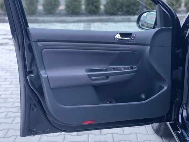 Черный Фольксваген Гольф, объемом двигателя 1.4 л и пробегом 234 тыс. км за 5400 $, фото 12 на Automoto.ua