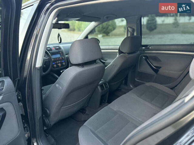 Черный Фольксваген Гольф, объемом двигателя 1.98 л и пробегом 313 тыс. км за 6200 $, фото 24 на Automoto.ua