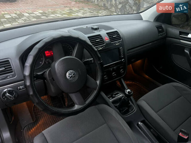 Черный Фольксваген Гольф, объемом двигателя 1.39 л и пробегом 200 тыс. км за 5500 $, фото 8 на Automoto.ua