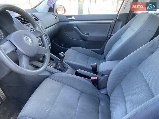 Черный Фольксваген Гольф, объемом двигателя 1.6 л и пробегом 231 тыс. км за 5150 $, фото 22 на Automoto.ua