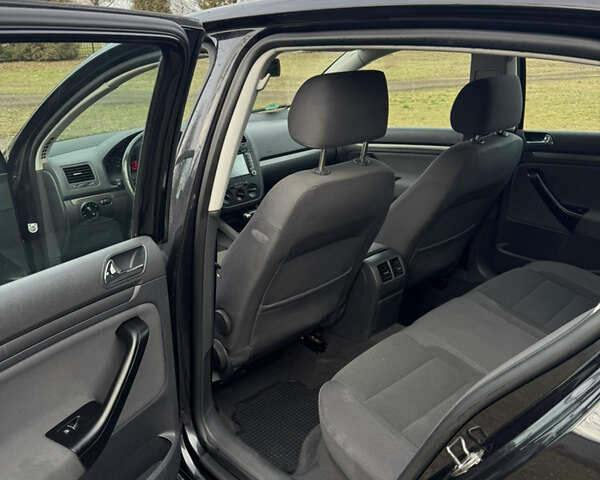 Черный Фольксваген Гольф, объемом двигателя 1.6 л и пробегом 200 тыс. км за 5200 $, фото 36 на Automoto.ua