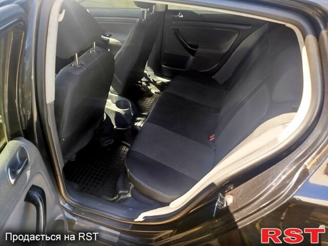 Черный Фольксваген Гольф, объемом двигателя 1.6 л и пробегом 239 тыс. км за 3800 $, фото 8 на Automoto.ua