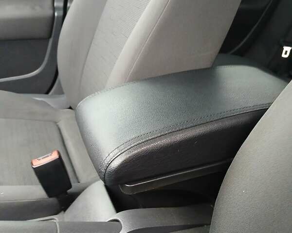 Черный Фольксваген Гольф, объемом двигателя 1.4 л и пробегом 290 тыс. км за 4500 $, фото 14 на Automoto.ua