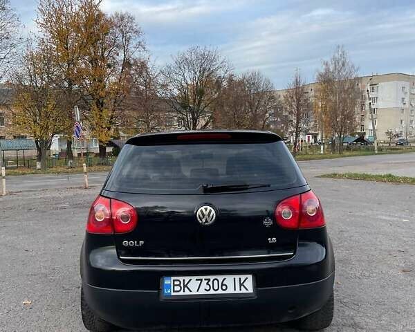 Черный Фольксваген Гольф, объемом двигателя 1.6 л и пробегом 266 тыс. км за 4555 $, фото 7 на Automoto.ua