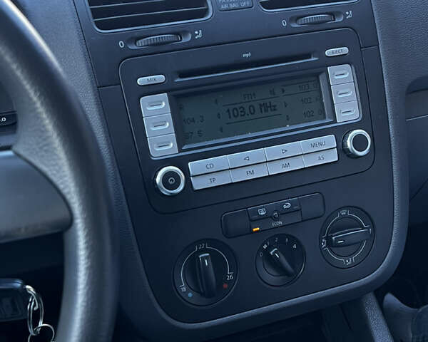 Черный Фольксваген Гольф, объемом двигателя 1.4 л и пробегом 254 тыс. км за 4499 $, фото 16 на Automoto.ua