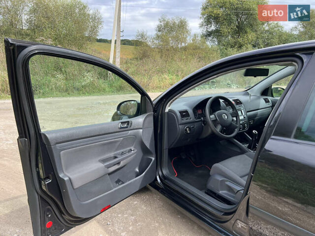 Черный Фольксваген Гольф, объемом двигателя 1.4 л и пробегом 175 тыс. км за 4900 $, фото 18 на Automoto.ua