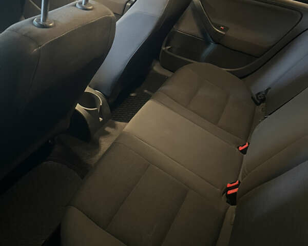 Черный Фольксваген Гольф, объемом двигателя 1.6 л и пробегом 212 тыс. км за 5400 $, фото 5 на Automoto.ua