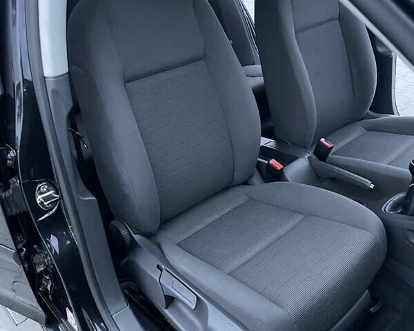 Черный Фольксваген Гольф, объемом двигателя 1.39 л и пробегом 233 тыс. км за 5400 $, фото 19 на Automoto.ua