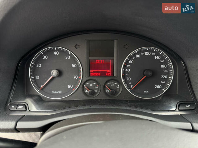 Черный Фольксваген Гольф, объемом двигателя 1.6 л и пробегом 200 тыс. км за 5600 $, фото 18 на Automoto.ua