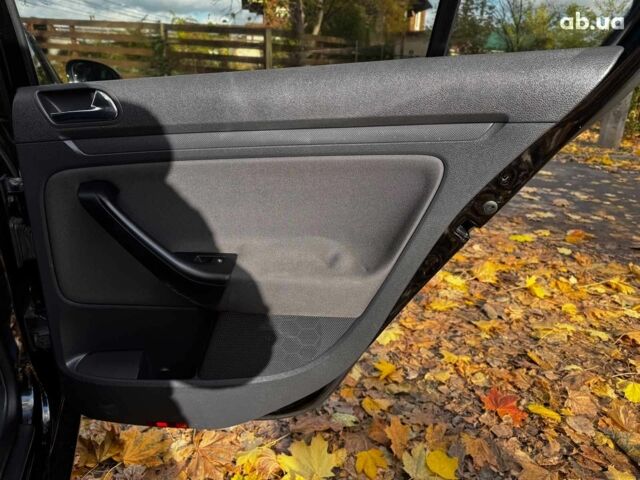 Черный Фольксваген Гольф, объемом двигателя 1.4 л и пробегом 214 тыс. км за 5490 $, фото 22 на Automoto.ua