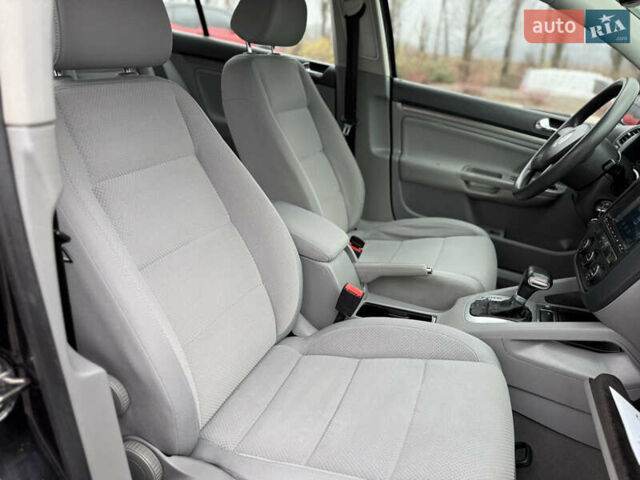 Чорний Фольксваген Гольф, об'ємом двигуна 1.6 л та пробігом 220 тис. км за 6250 $, фото 38 на Automoto.ua