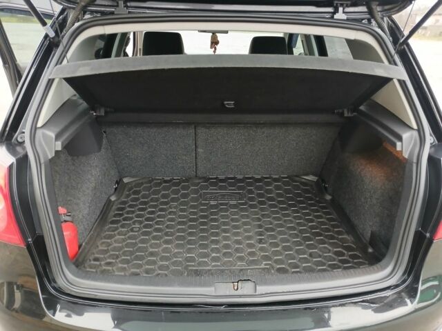 Черный Фольксваген Гольф, объемом двигателя 1.4 л и пробегом 290 тыс. км за 4500 $, фото 10 на Automoto.ua