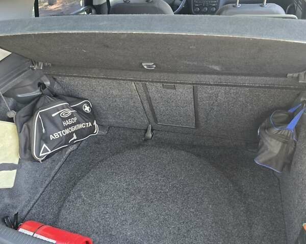 Черный Фольксваген Гольф, объемом двигателя 1.9 л и пробегом 302 тыс. км за 6000 $, фото 12 на Automoto.ua