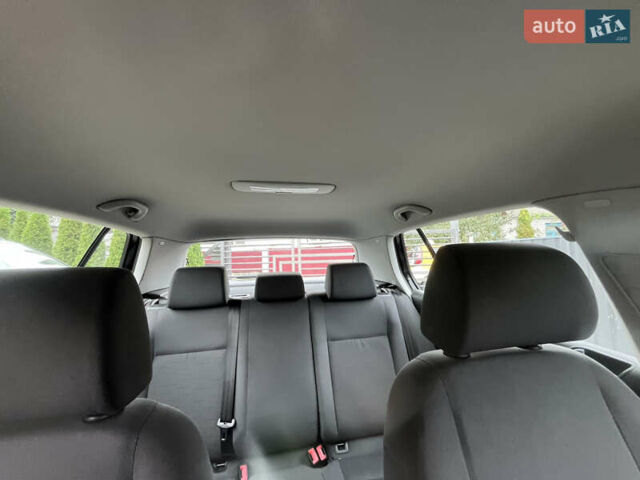 Черный Фольксваген Гольф, объемом двигателя 1.6 л и пробегом 211 тыс. км за 5400 $, фото 30 на Automoto.ua