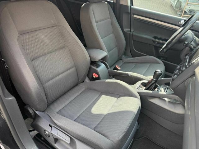 Черный Фольксваген Гольф, объемом двигателя 1.9 л и пробегом 389 тыс. км за 4190 $, фото 16 на Automoto.ua