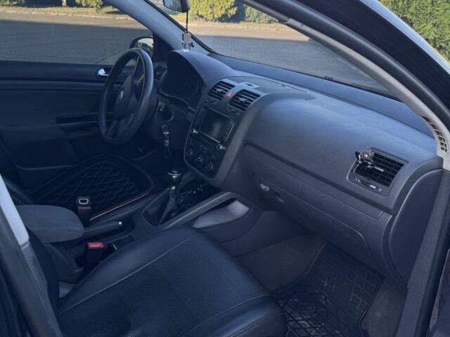 Черный Фольксваген Гольф, объемом двигателя 1.9 л и пробегом 289 тыс. км за 4999 $, фото 8 на Automoto.ua