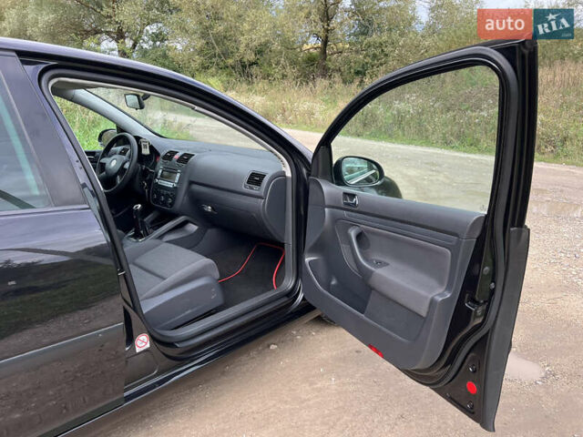 Черный Фольксваген Гольф, объемом двигателя 1.4 л и пробегом 175 тыс. км за 4900 $, фото 31 на Automoto.ua