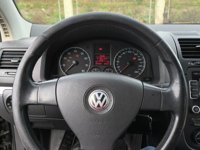 Черный Фольксваген Гольф, объемом двигателя 1.6 л и пробегом 309 тыс. км за 5300 $, фото 4 на Automoto.ua