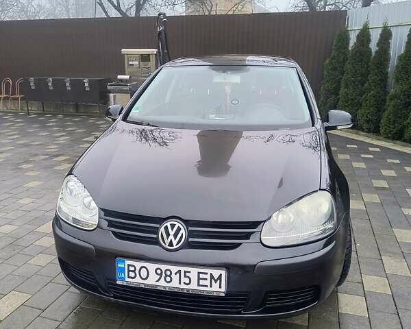 Черный Фольксваген Гольф, объемом двигателя 1.6 л и пробегом 200 тыс. км за 4600 $, фото 1 на Automoto.ua