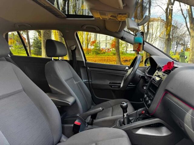 Черный Фольксваген Гольф, объемом двигателя 1.4 л и пробегом 214 тыс. км за 5490 $, фото 27 на Automoto.ua