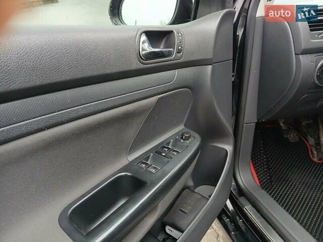 Черный Фольксваген Гольф, объемом двигателя 1.4 л и пробегом 290 тыс. км за 4500 $, фото 12 на Automoto.ua