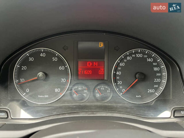 Черный Фольксваген Гольф, объемом двигателя 1.6 л и пробегом 211 тыс. км за 5400 $, фото 38 на Automoto.ua