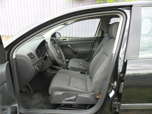 Черный Фольксваген Гольф, объемом двигателя 1.4 л и пробегом 100 тыс. км за 4700 $, фото 5 на Automoto.ua