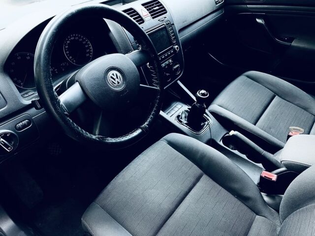 Чорний Фольксваген Гольф, об'ємом двигуна 1.4 л та пробігом 250 тис. км за 5600 $, фото 7 на Automoto.ua