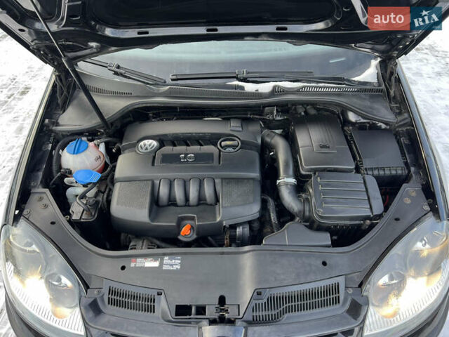 Чорний Фольксваген Гольф, об'ємом двигуна 1.6 л та пробігом 213 тис. км за 5800 $, фото 24 на Automoto.ua