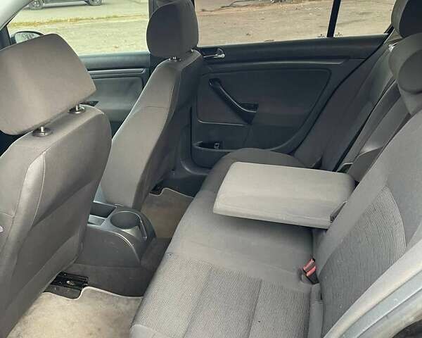 Черный Фольксваген Гольф, объемом двигателя 1.6 л и пробегом 266 тыс. км за 4555 $, фото 13 на Automoto.ua