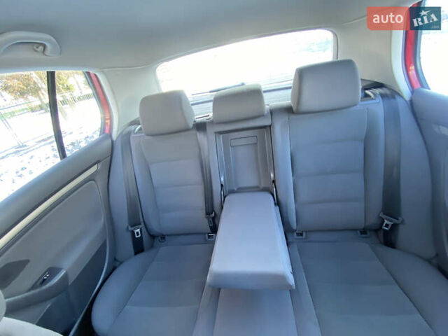 Черный Фольксваген Гольф, объемом двигателя 1.6 л и пробегом 231 тыс. км за 5150 $, фото 33 на Automoto.ua