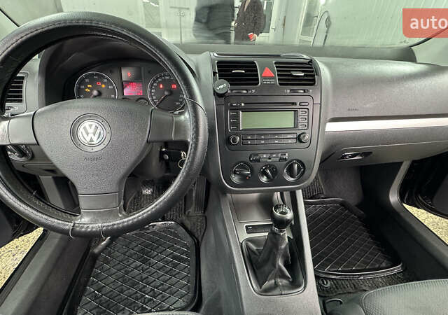 Черный Фольксваген Гольф, объемом двигателя 1.6 л и пробегом 193 тыс. км за 5150 $, фото 15 на Automoto.ua