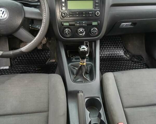 Чорний Фольксваген Гольф, об'ємом двигуна 1.39 л та пробігом 216 тис. км за 4350 $, фото 7 на Automoto.ua