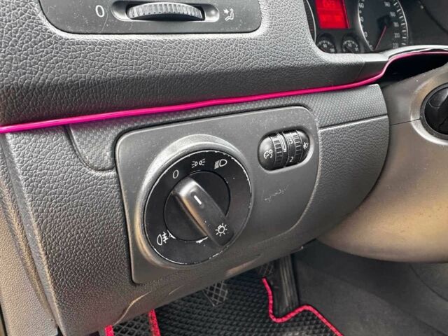 Черный Фольксваген Гольф, объемом двигателя 1.4 л и пробегом 214 тыс. км за 5490 $, фото 12 на Automoto.ua