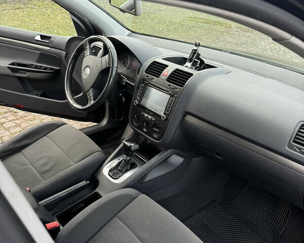 Черный Фольксваген Гольф, объемом двигателя 1.6 л и пробегом 200 тыс. км за 5200 $, фото 46 на Automoto.ua