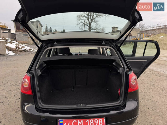 Черный Фольксваген Гольф, объемом двигателя 1.6 л и пробегом 200 тыс. км за 5600 $, фото 13 на Automoto.ua