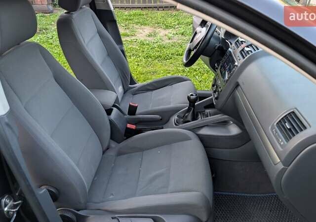 Черный Фольксваген Гольф, объемом двигателя 1.39 л и пробегом 338 тыс. км за 4500 $, фото 7 на Automoto.ua