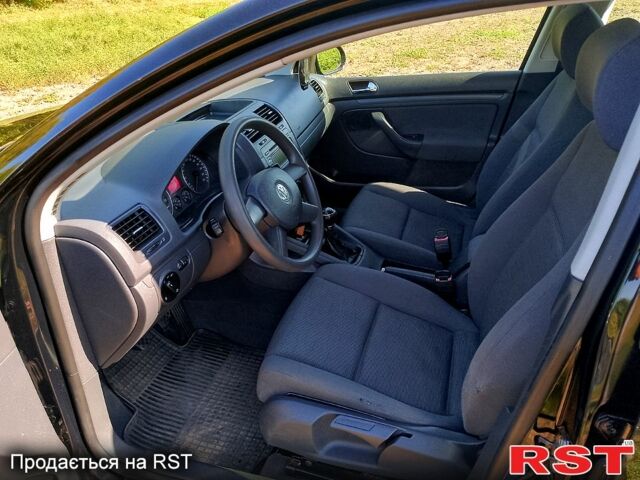 Черный Фольксваген Гольф, объемом двигателя 1.4 л и пробегом 230 тыс. км за 5450 $, фото 6 на Automoto.ua