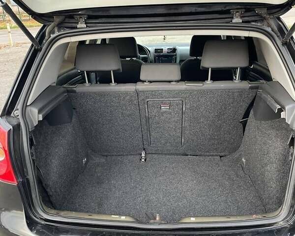 Черный Фольксваген Гольф, объемом двигателя 1.6 л и пробегом 266 тыс. км за 4555 $, фото 19 на Automoto.ua