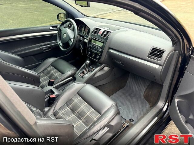 Чорний Фольксваген Гольф, об'ємом двигуна 2 л та пробігом 200 тис. км за 6000 $, фото 5 на Automoto.ua