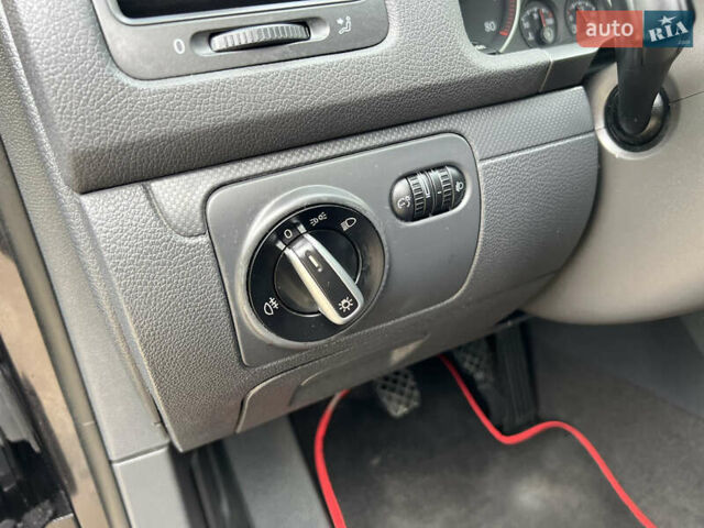 Черный Фольксваген Гольф, объемом двигателя 1.4 л и пробегом 175 тыс. км за 4900 $, фото 19 на Automoto.ua