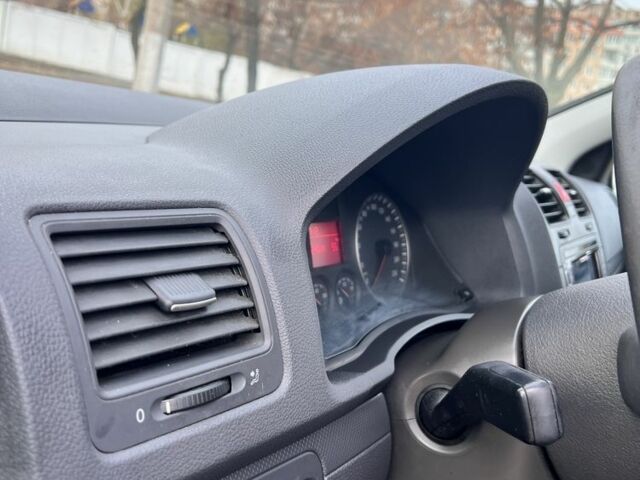 Черный Фольксваген Гольф, объемом двигателя 1.4 л и пробегом 224 тыс. км за 5150 $, фото 12 на Automoto.ua