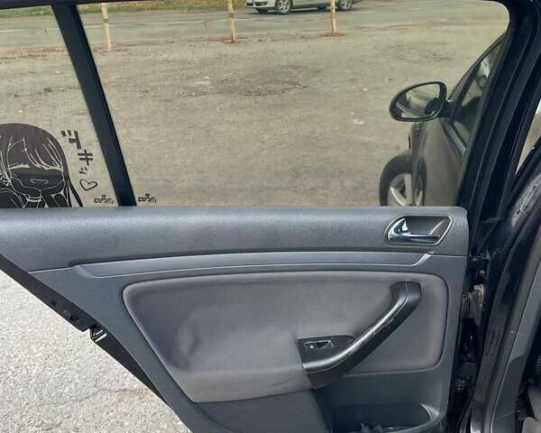 Черный Фольксваген Гольф, объемом двигателя 1.6 л и пробегом 266 тыс. км за 4555 $, фото 12 на Automoto.ua