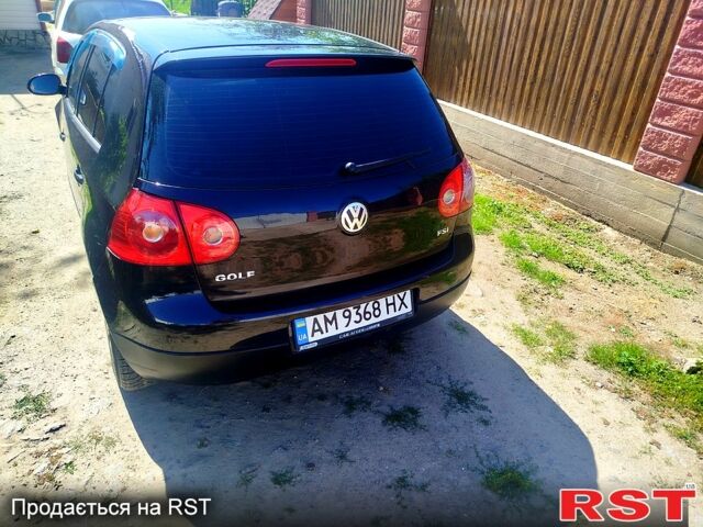 Черный Фольксваген Гольф, объемом двигателя 1.6 л и пробегом 239 тыс. км за 3800 $, фото 2 на Automoto.ua