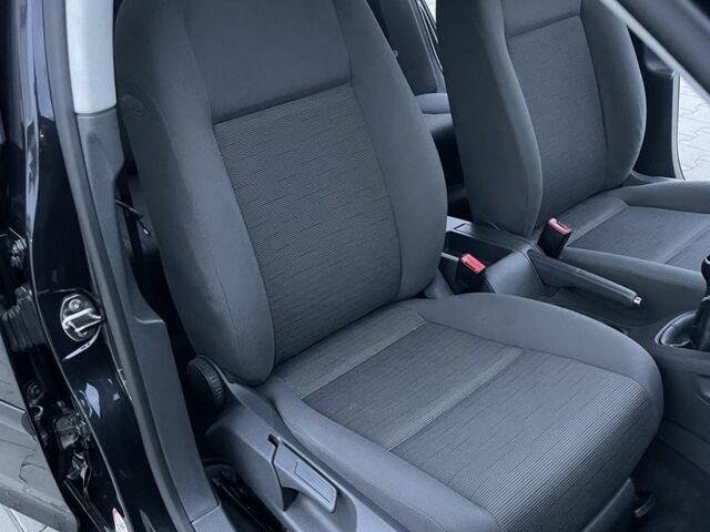 Черный Фольксваген Гольф, объемом двигателя 1.4 л и пробегом 234 тыс. км за 5400 $, фото 19 на Automoto.ua