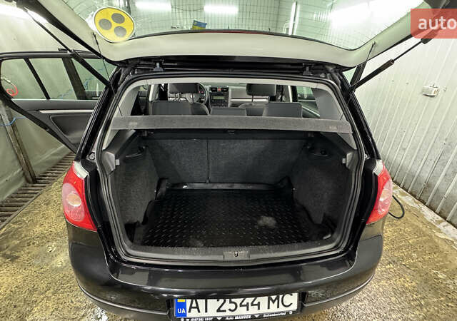 Черный Фольксваген Гольф, объемом двигателя 1.6 л и пробегом 193 тыс. км за 5150 $, фото 19 на Automoto.ua