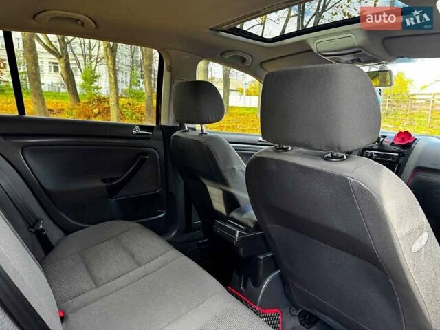 Черный Фольксваген Гольф, объемом двигателя 1.4 л и пробегом 214 тыс. км за 5490 $, фото 23 на Automoto.ua