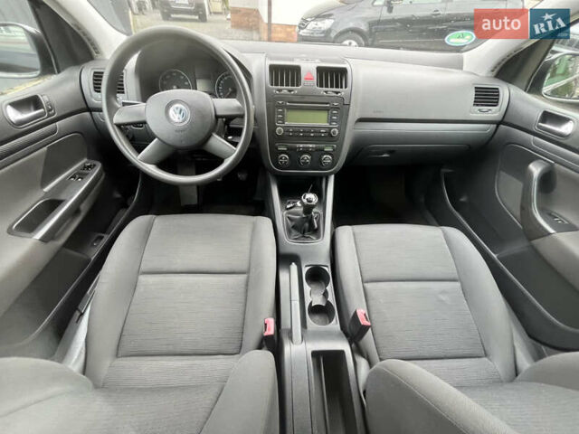 Черный Фольксваген Гольф, объемом двигателя 1.6 л и пробегом 211 тыс. км за 5400 $, фото 31 на Automoto.ua