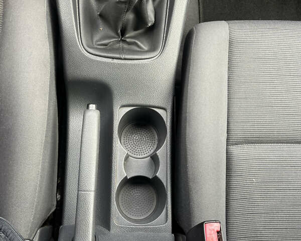 Черный Фольксваген Гольф, объемом двигателя 1.6 л и пробегом 211 тыс. км за 5400 $, фото 37 на Automoto.ua