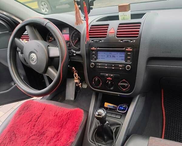 Черный Фольксваген Гольф, объемом двигателя 1.6 л и пробегом 200 тыс. км за 4600 $, фото 8 на Automoto.ua